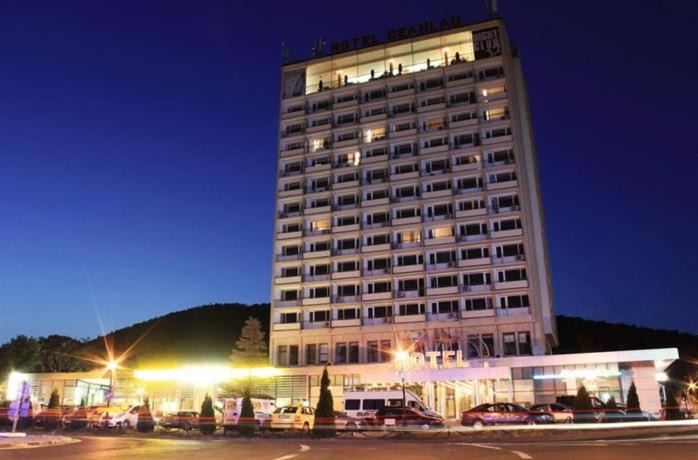 Piatra Neamt Hotel | GRAND HOTEL CEAHLAU