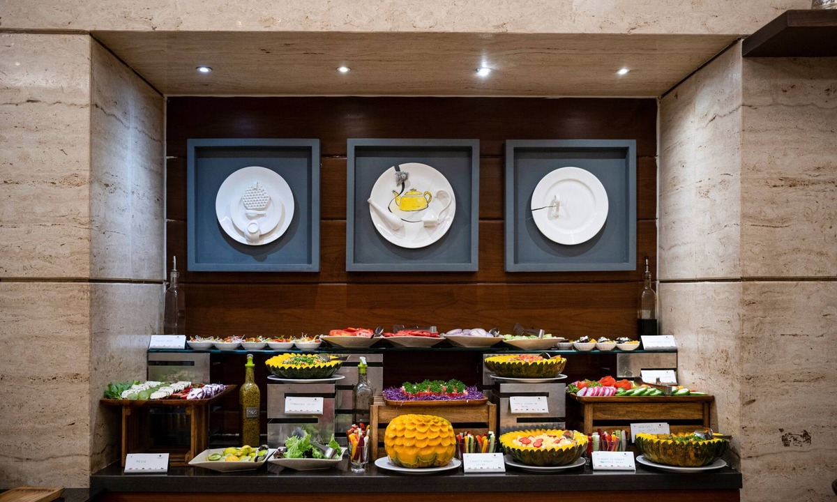 Sayajiganj Hotel | Grand Mercure Vadodara Surya Palace Hotel