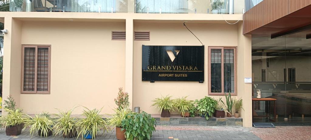 Nedumbassery Hotel | Grand Vistara Airport Suites Cochin with Complimentary One way Airport Transit at 500 metres from Cochin Airport