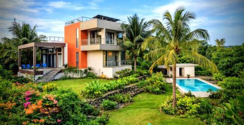 Ulhasnagar Villa | Green Courtyard Luxury Villa