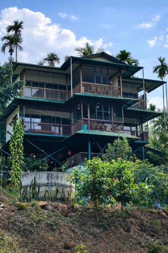 Sulthan Bathery Apartment | Greens Vista Homestay Wayanad Near Natural Stream and Pool