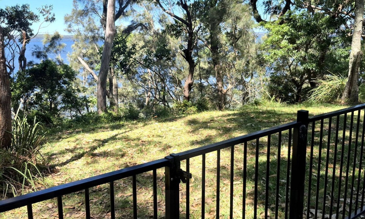 Sanctuary Point House | Greville Getaway by Book Jervis Bay - Waterfront Family Stay Sleeps 10