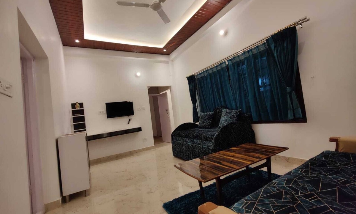 The Mall Road Villa | Gufa Cottage