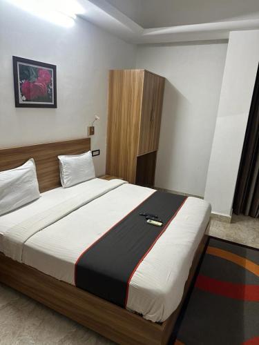 Thousand Lights Hotel | Gulnaar Inn Near US Counsulate Sankar nethralaya Apollo Hospital