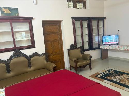 Guruvayur House | Guruvayur Homestay - 2 AC Bedrooms, Hall & Veranda