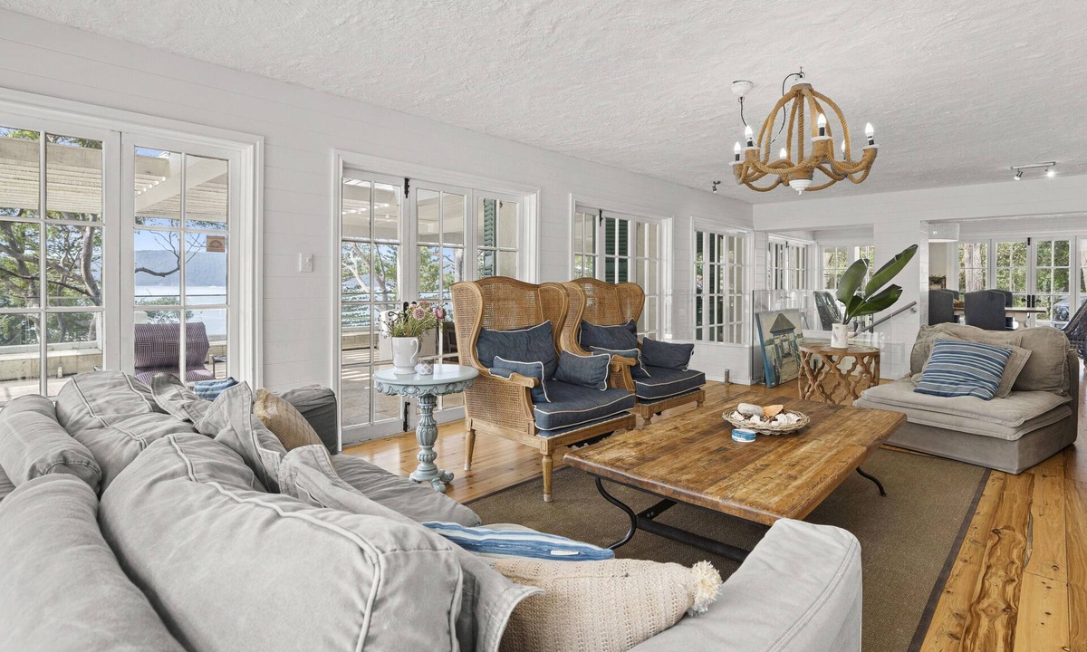 Patonga House | Hampton House At The Beach -very spacious, beautiful 3 level entertainment dream
