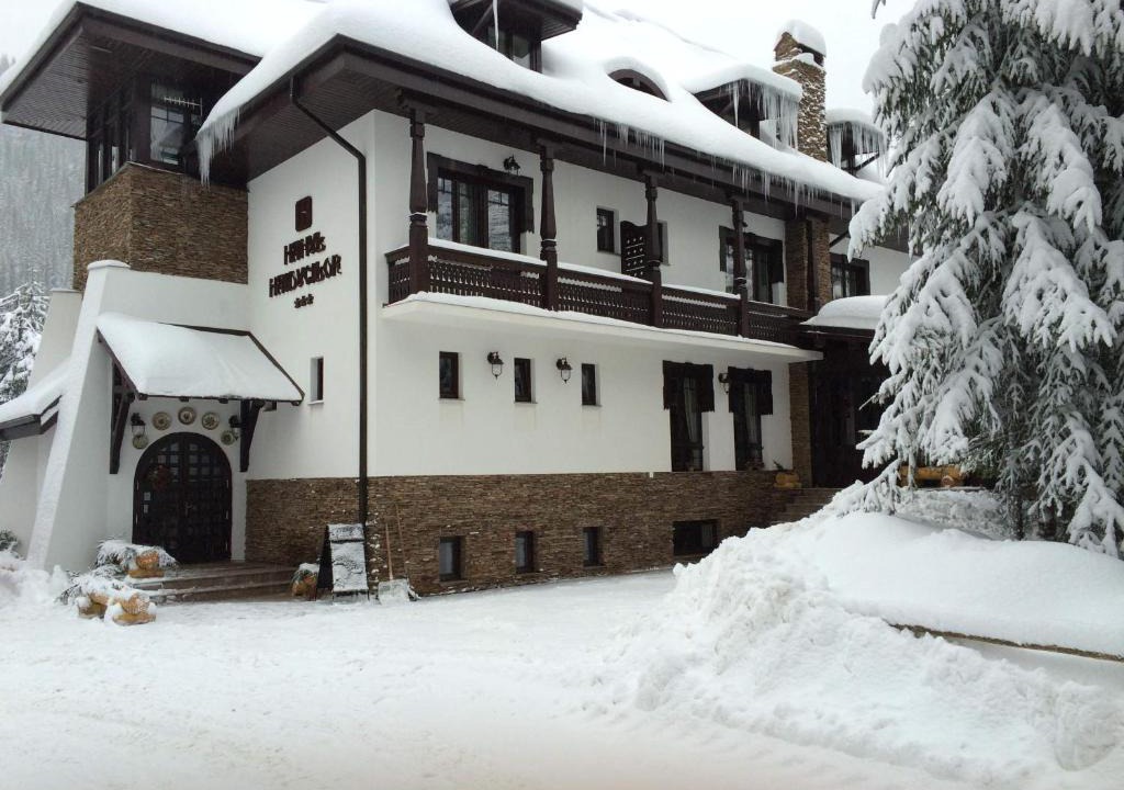 Obarsia Lotrului Hotel | Hanul Haiducilor
