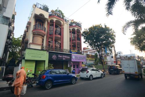 Sector 1 House | Harshita's Guest House