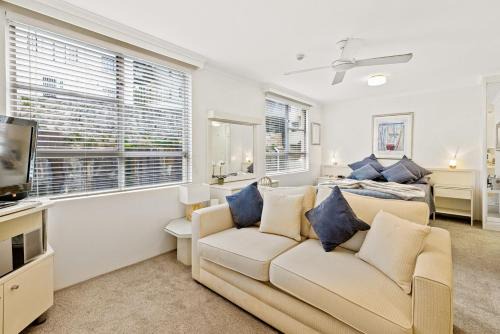 McMahons Point Apartment | HENRY12 Self- Catering