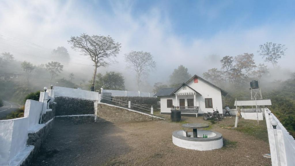 Elappara Villa | Hill on misty mountain view Homes