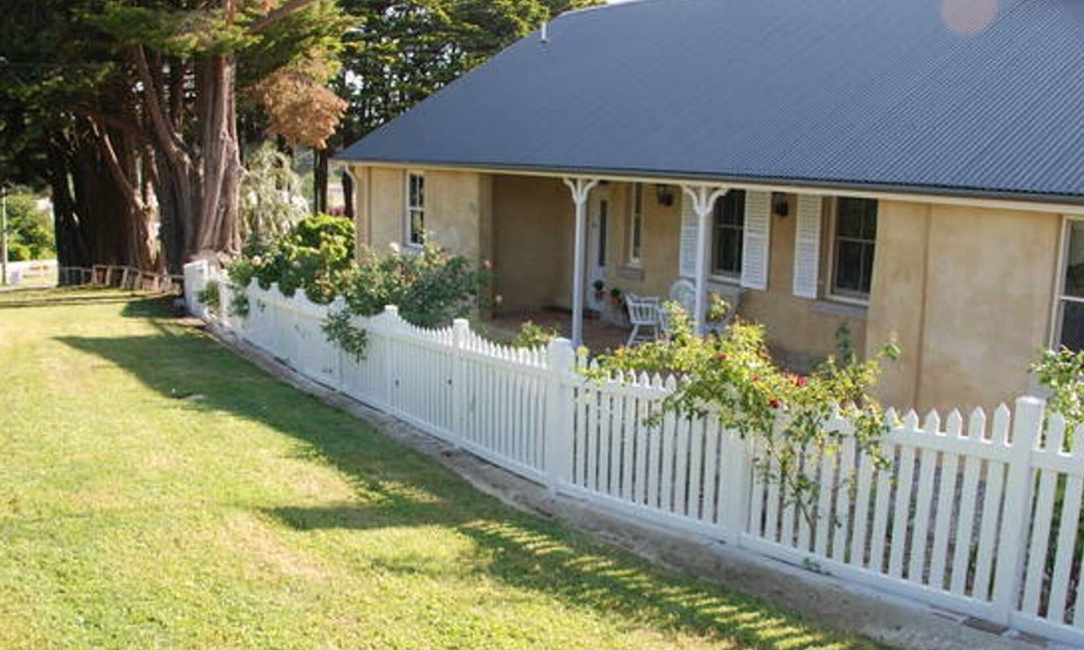 Berrima Cottage | Hillside Cottage - historic 1843 attached cottage in an AWARD WINNING village