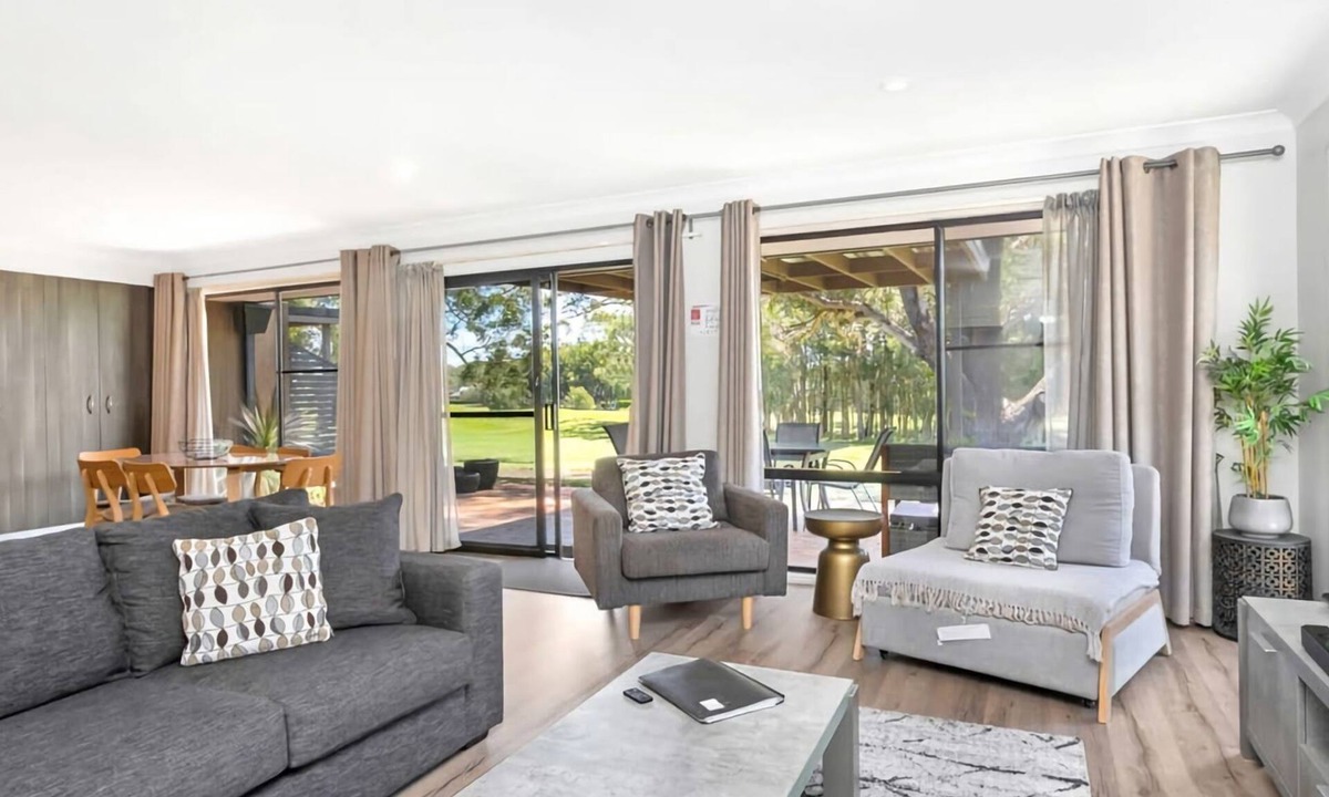 Salamander Bay House | Hitters Paradise Stay Play