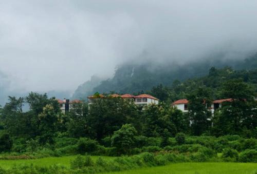 Karjat Resort | HOLIDAY MAIYAAN, DHAMNI Karjat