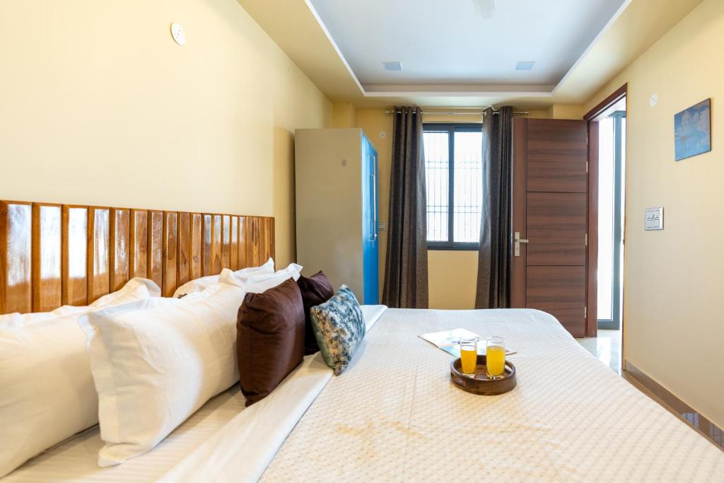 Dariyaganj Apartment | Homlee-Value 1 BR-Central Delhi-terrace-view-lift