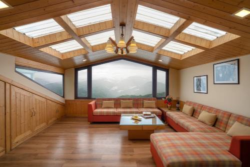 Mashobra Apartment | Hostie Mystica Luxe - Private 5BR Sky-Villa with huge terrace & valley view