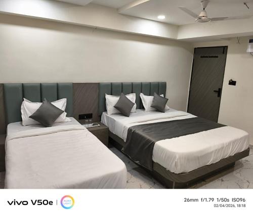 Ahmedabad Hotel | Hotel 7 CR