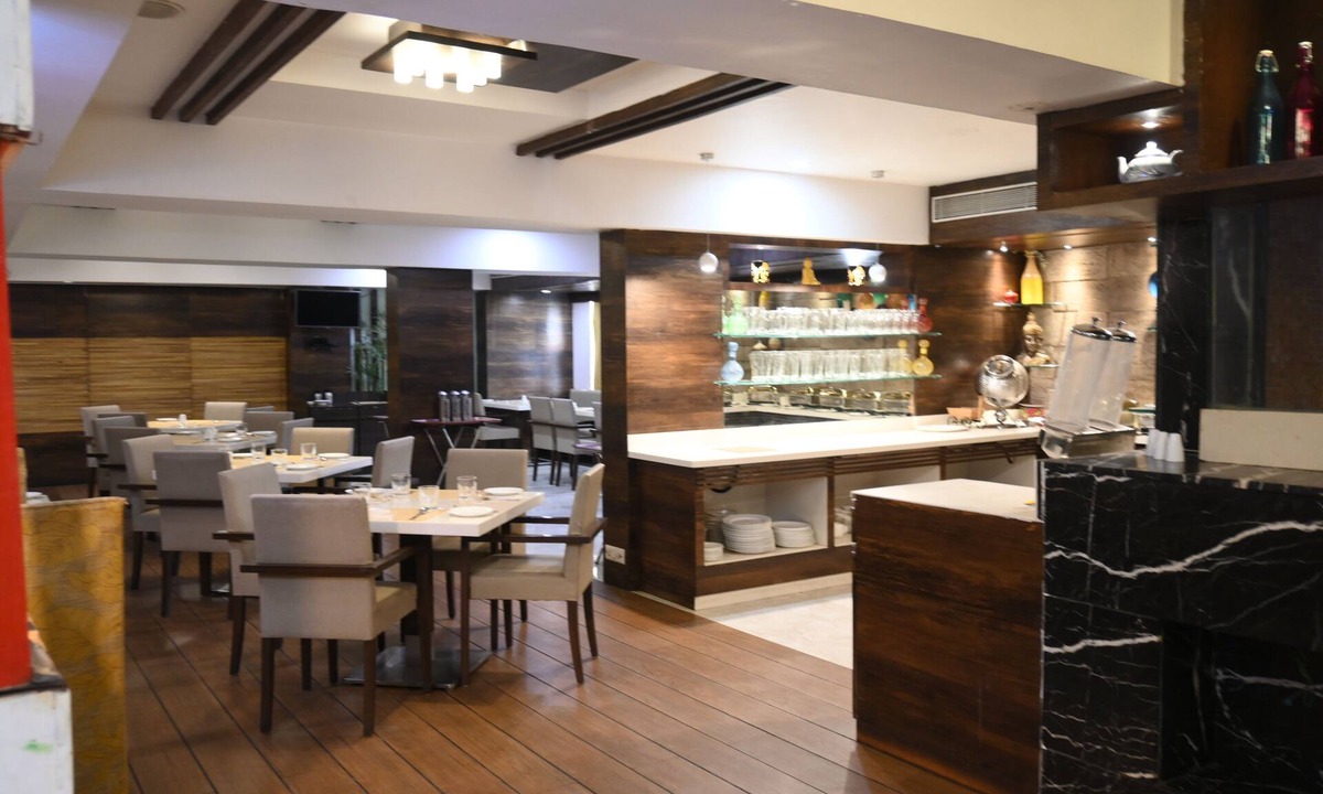 Sayajiganj Hotel | Hotel Ace Grand