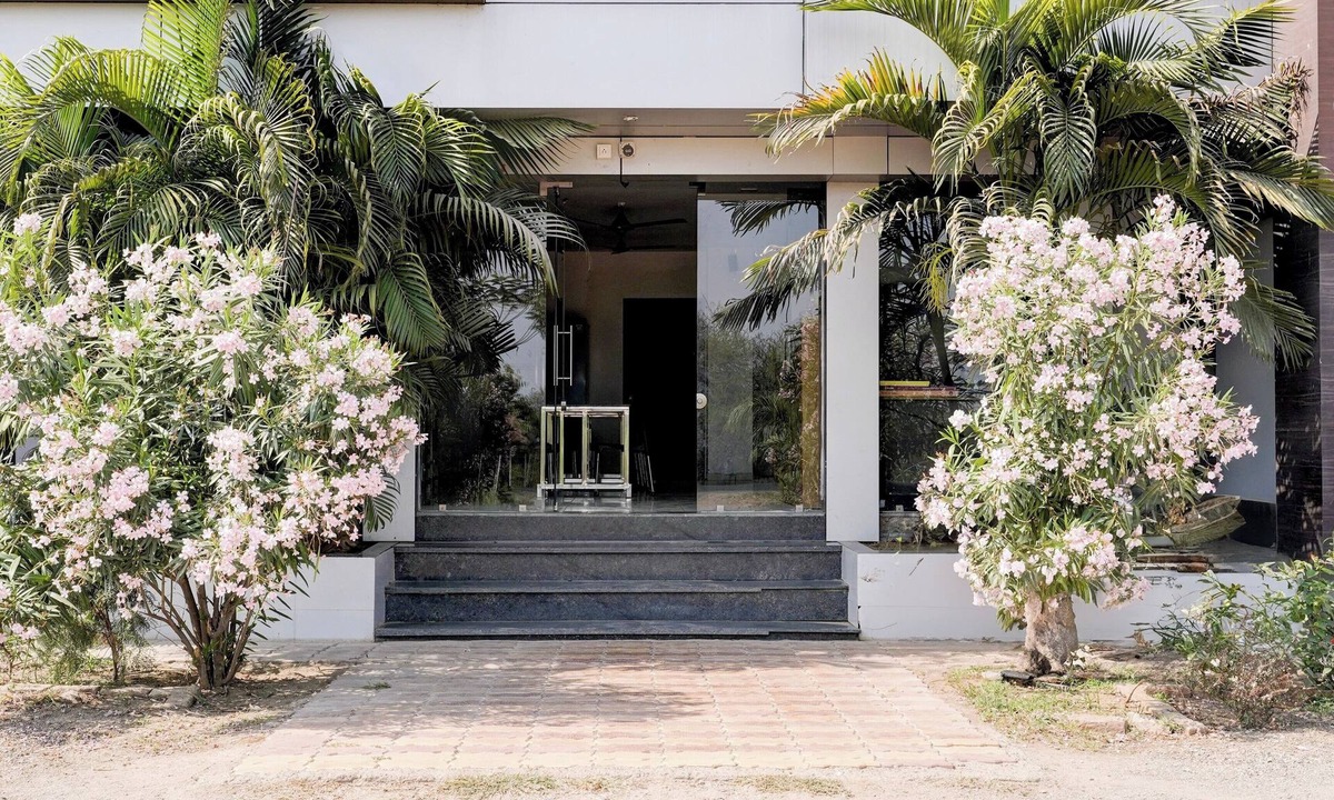 Waghoriya Hotel | Hotel Ambika, Vadodara