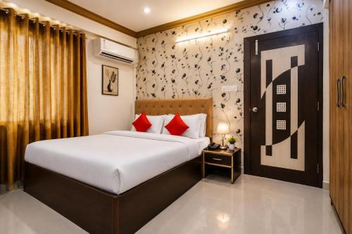 Central Area Hotel | HOTEL AMRAPALI NEAR CA CIRCLE Udaipur