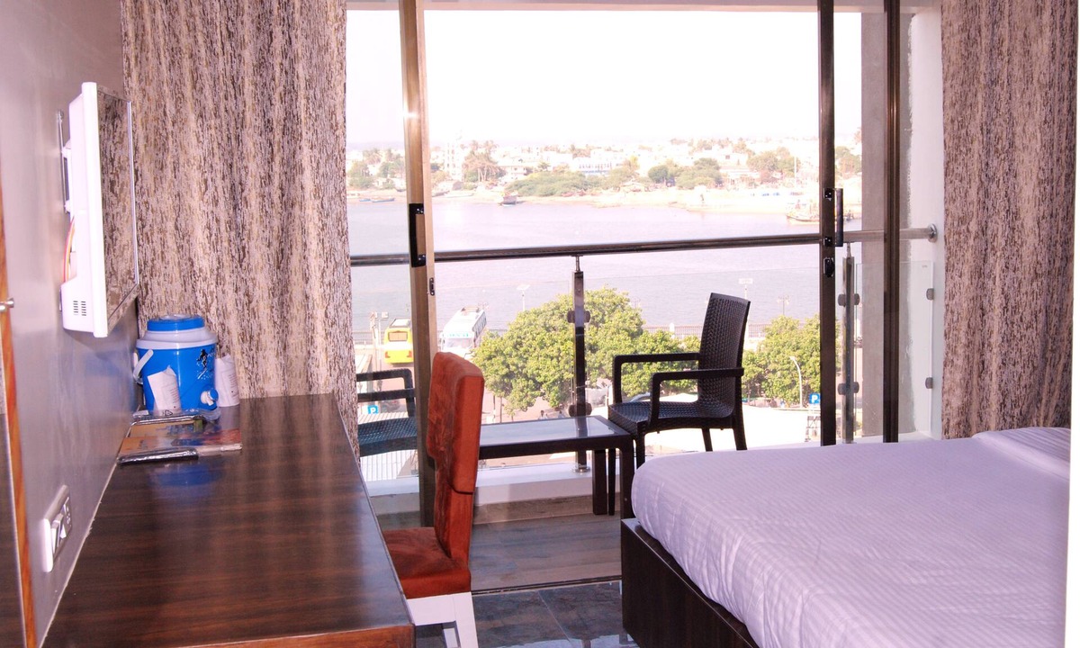 Diu Hotel | Hotel Apaar with Sea Face Garden Restaurant