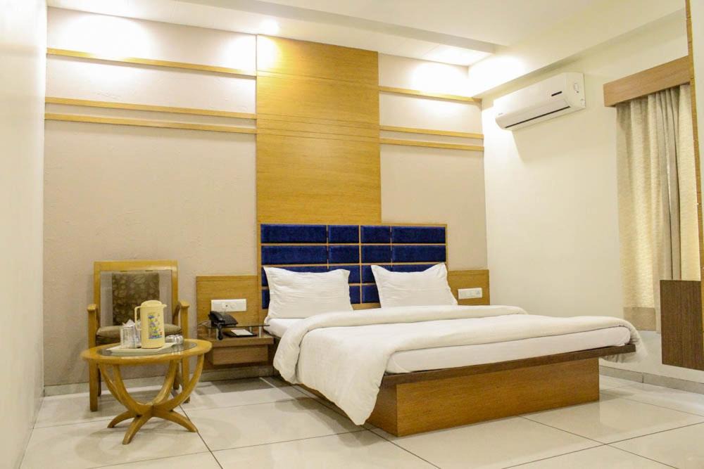 GIDC Hotel | Hotel Apex Inn