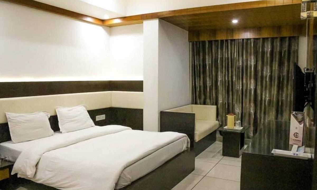 GIDC Hotel | Hotel Apex Inn