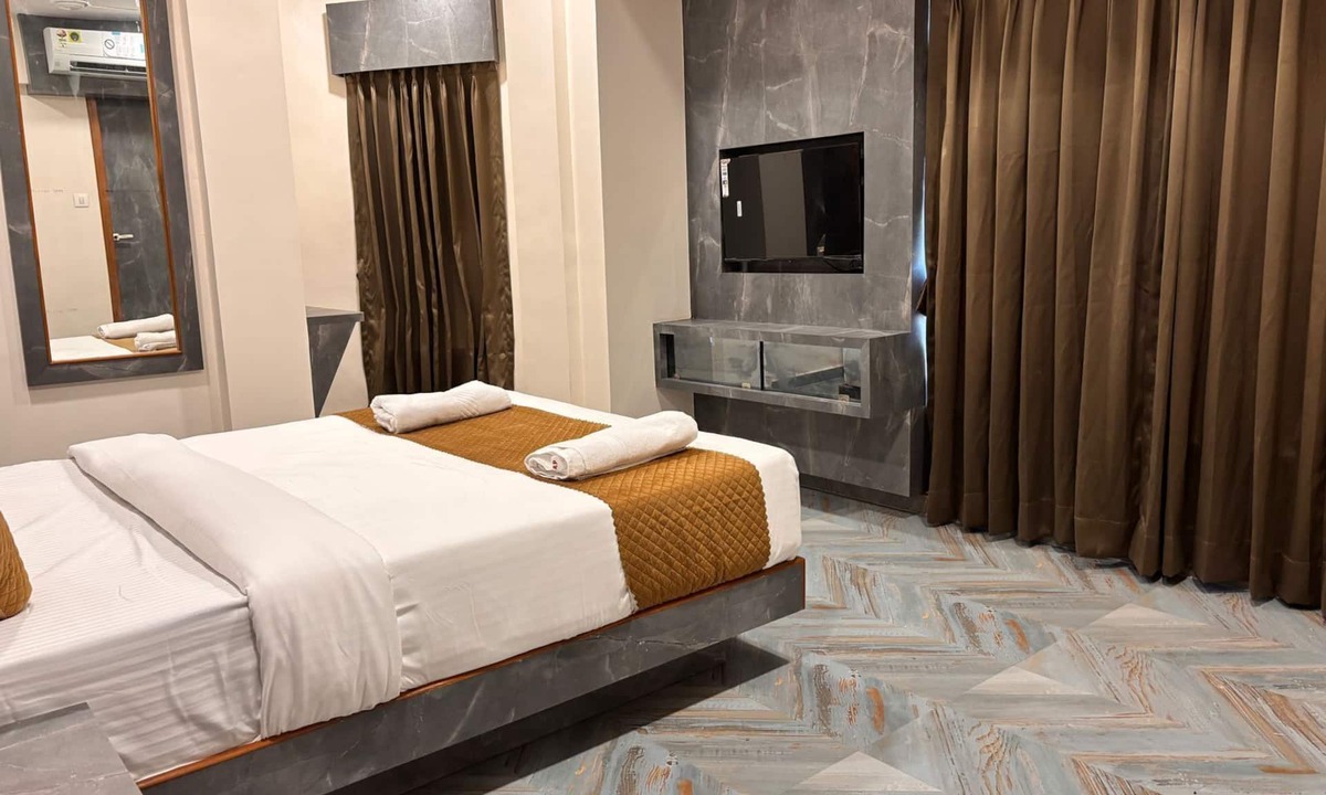 Borivali West Hotel | HOTEL ARTS PALACE