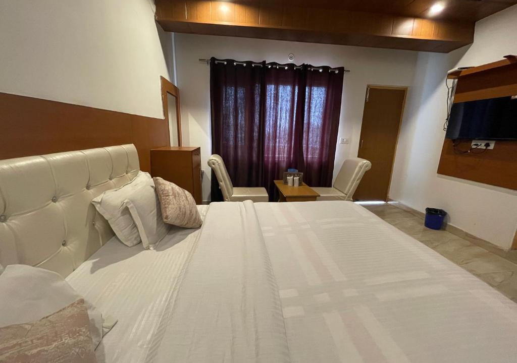 The Mall Road Hotel | Hotel Atithi, Near Yes Bank, Mall Road, Mussoorie