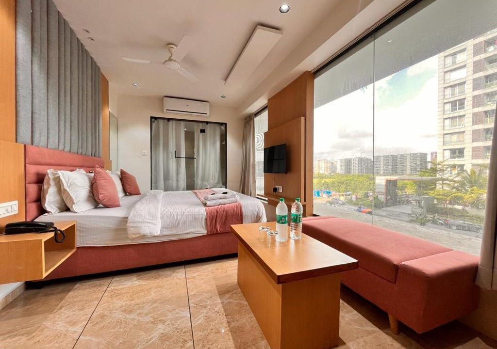Surat Hotel | Hotel Cozzy Pelace