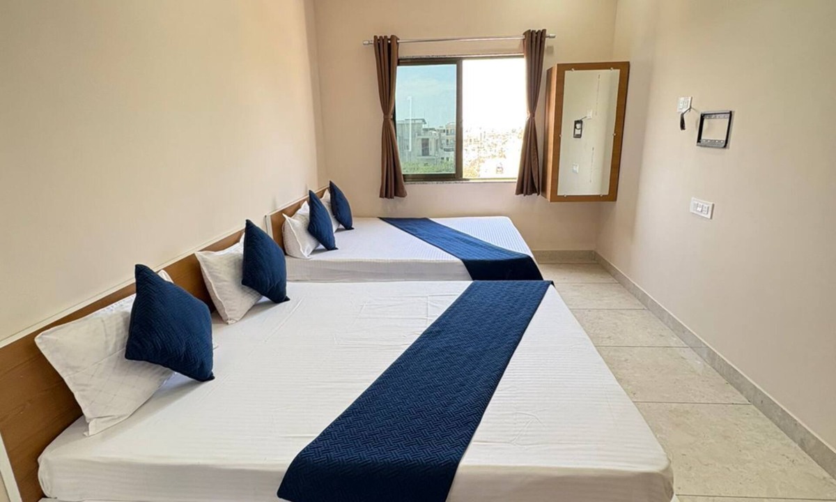 Dwarka Hotel | Hotel Darshan Palace - Near Dwarka Railway Station & Shree Dwarkadhish Temple