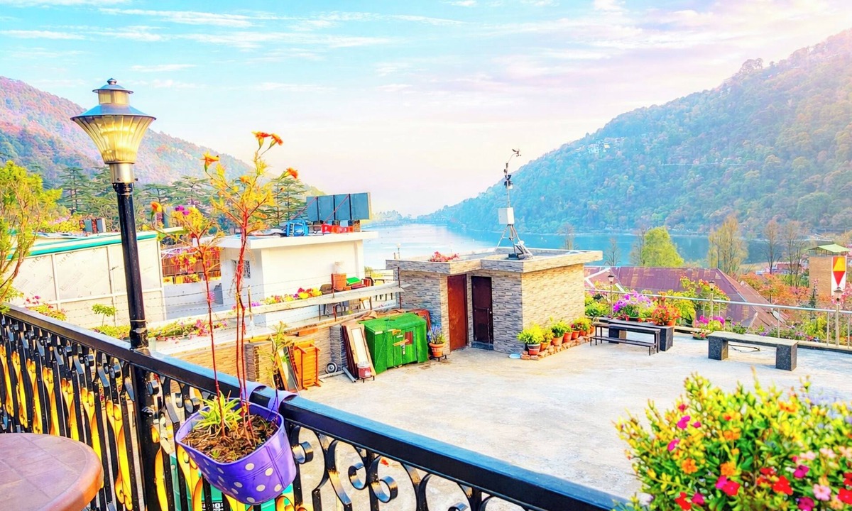 Mallital Hotel | Hotel Deluxe Ankur Lake View Mall Road Nainital Near Naina Devi Temple