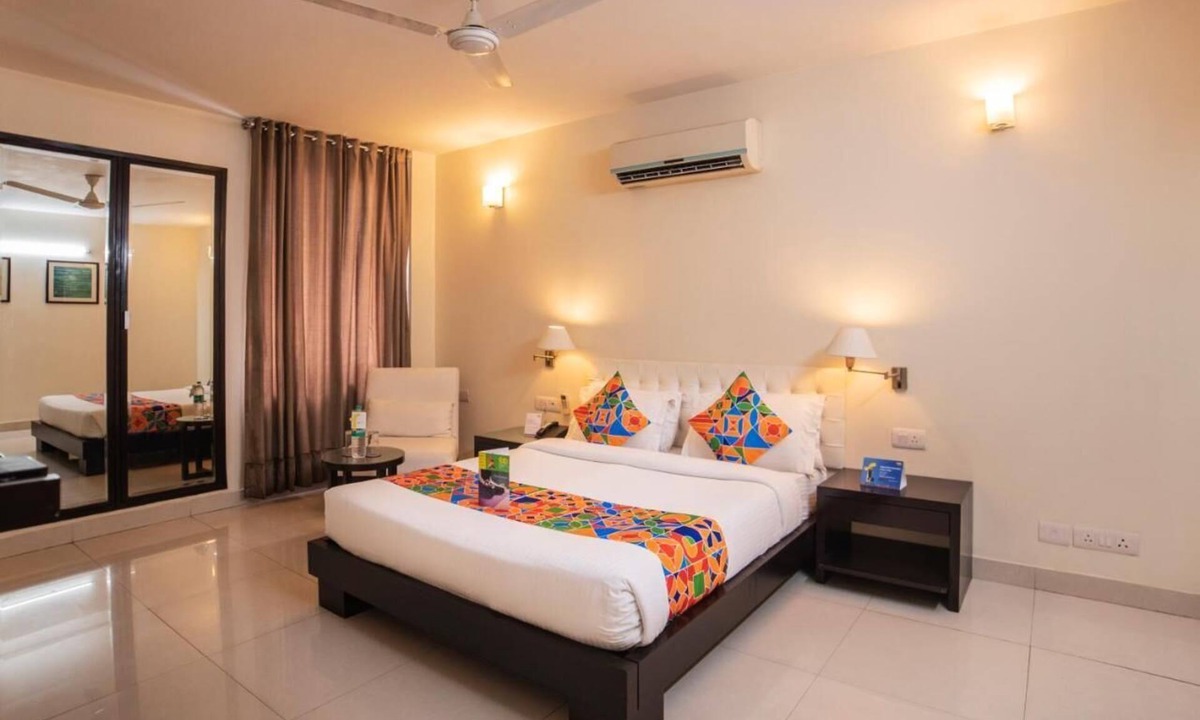 Saket Hotel | Hotel Diamond Tree