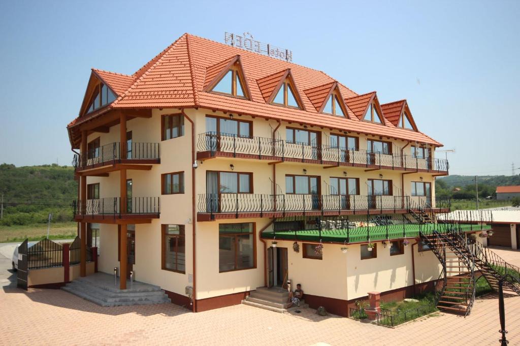 Simian Hotel | Hotel Eden