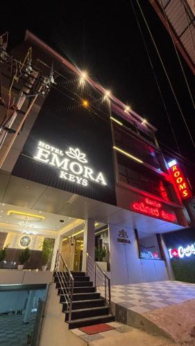 Mahadevpet Hotel | Hotel Emora Keys, 500 Mtrs From Madikeri Fort