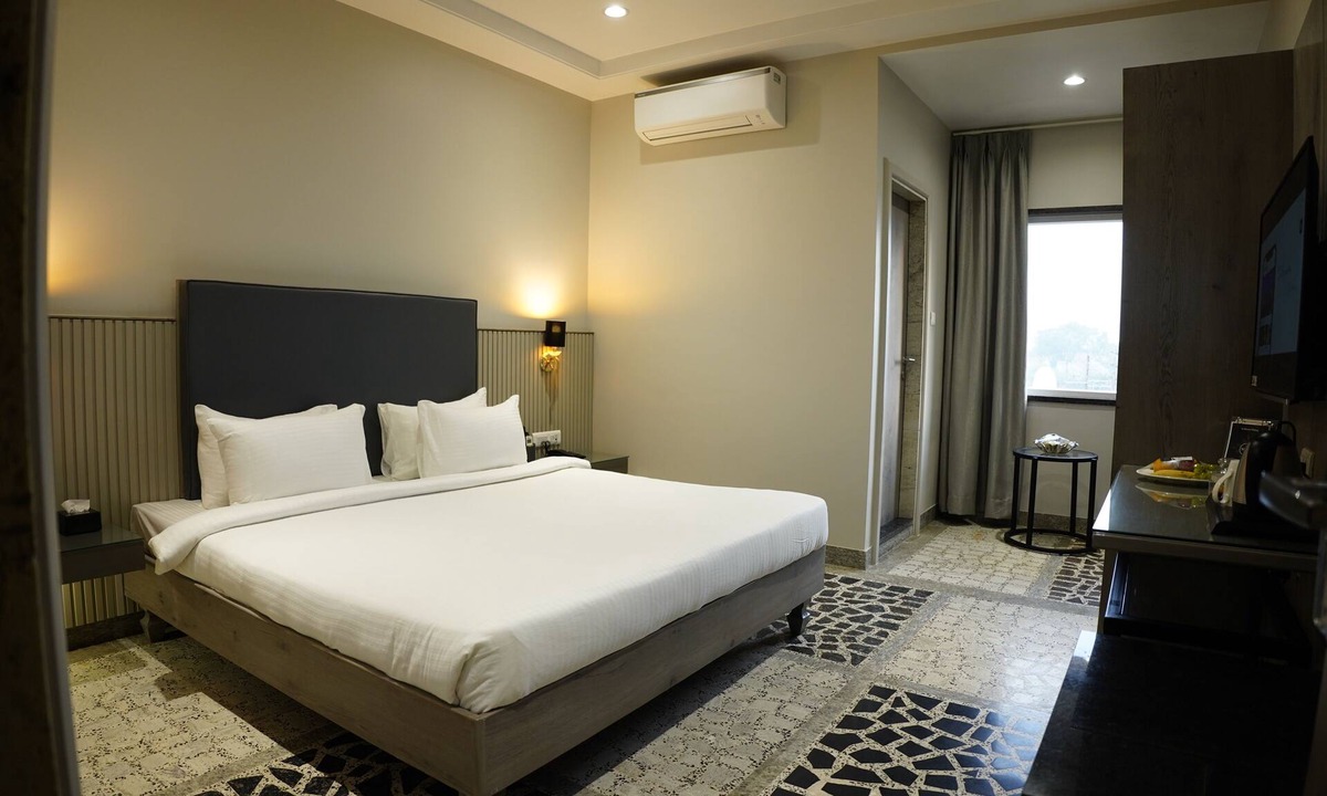 Itarsi Hotel | Hotel Express 11