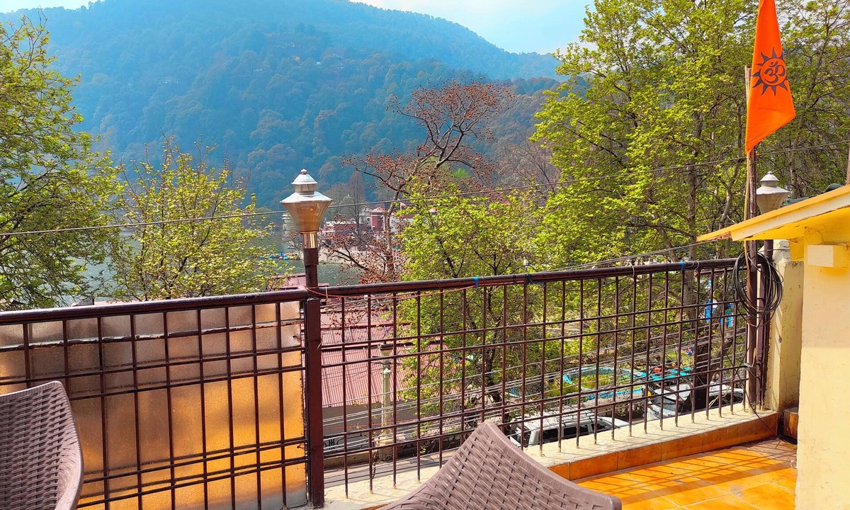Mallital Hotel | Hotel Flatties Mall Road Nainital