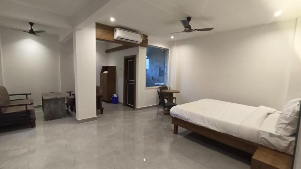 Kolegaon Hotel | HOTEL GRAND RESIDENCY