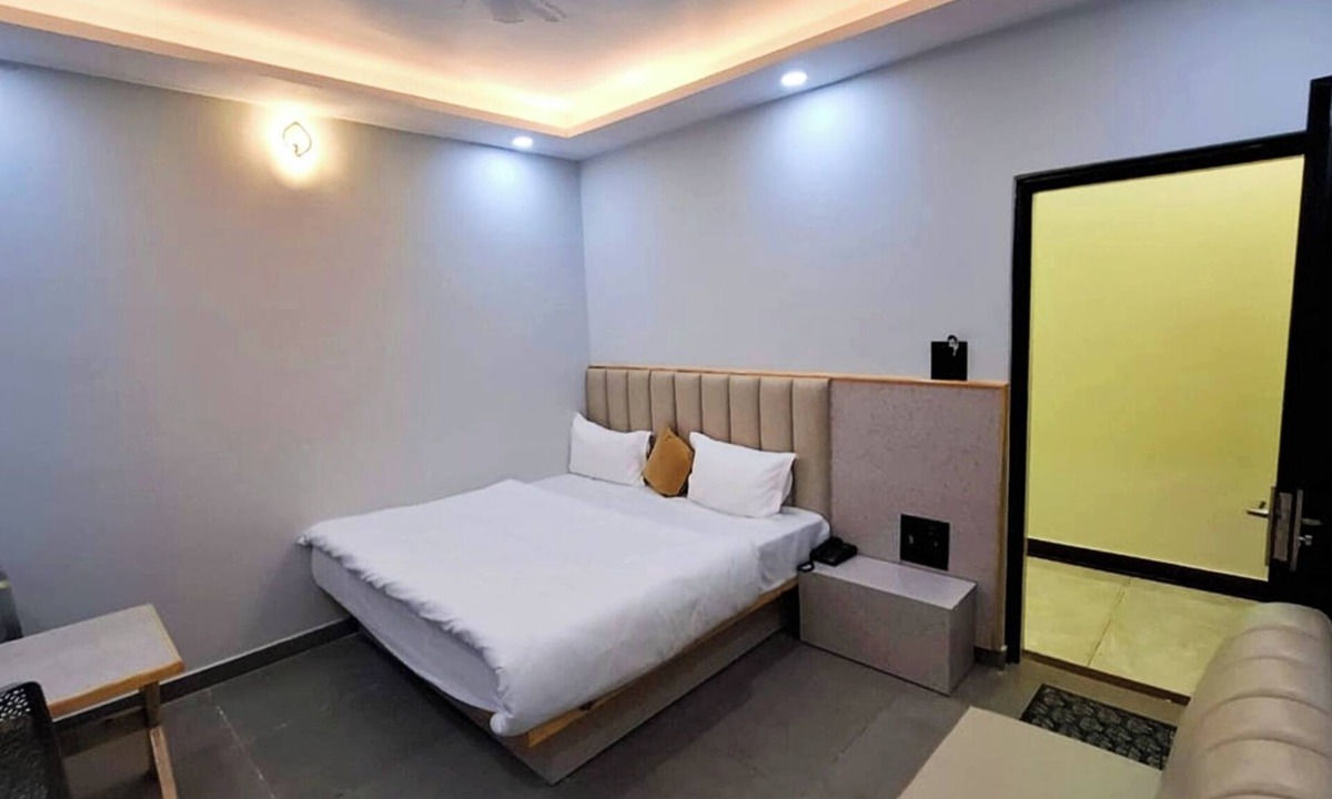 Mayapur Hotel | Hotel Heavens Guest House Haridwar