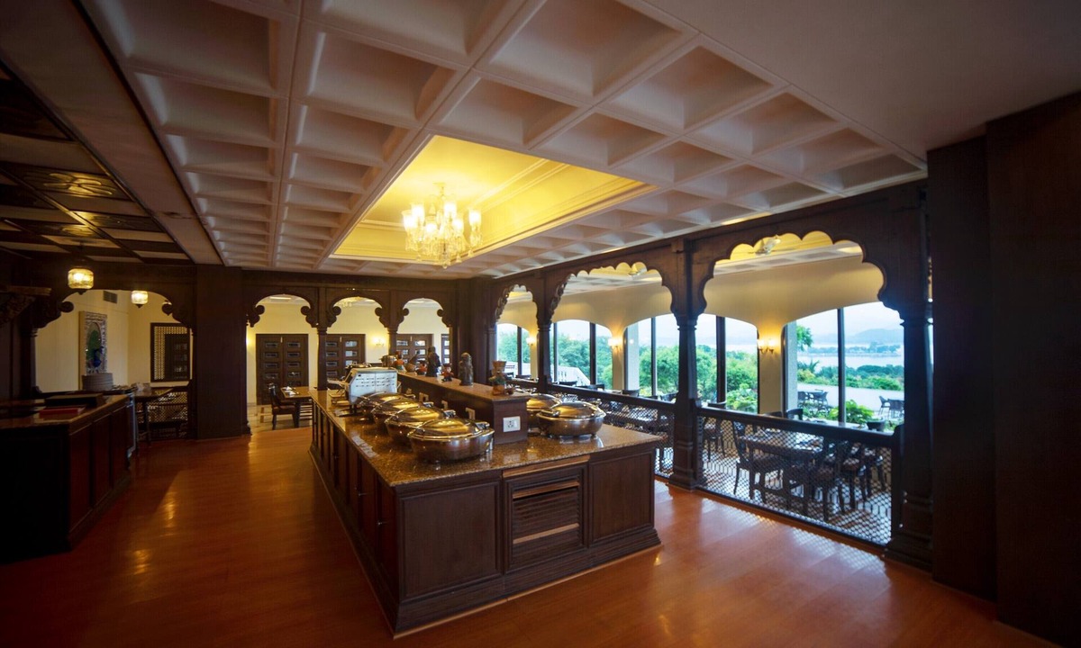 Lake Swaroop Sagar Hotel | Hotel Hilltop Palace