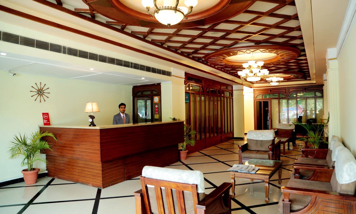 Lakdi Ka Pul Hotel | Hotel Hollyhock