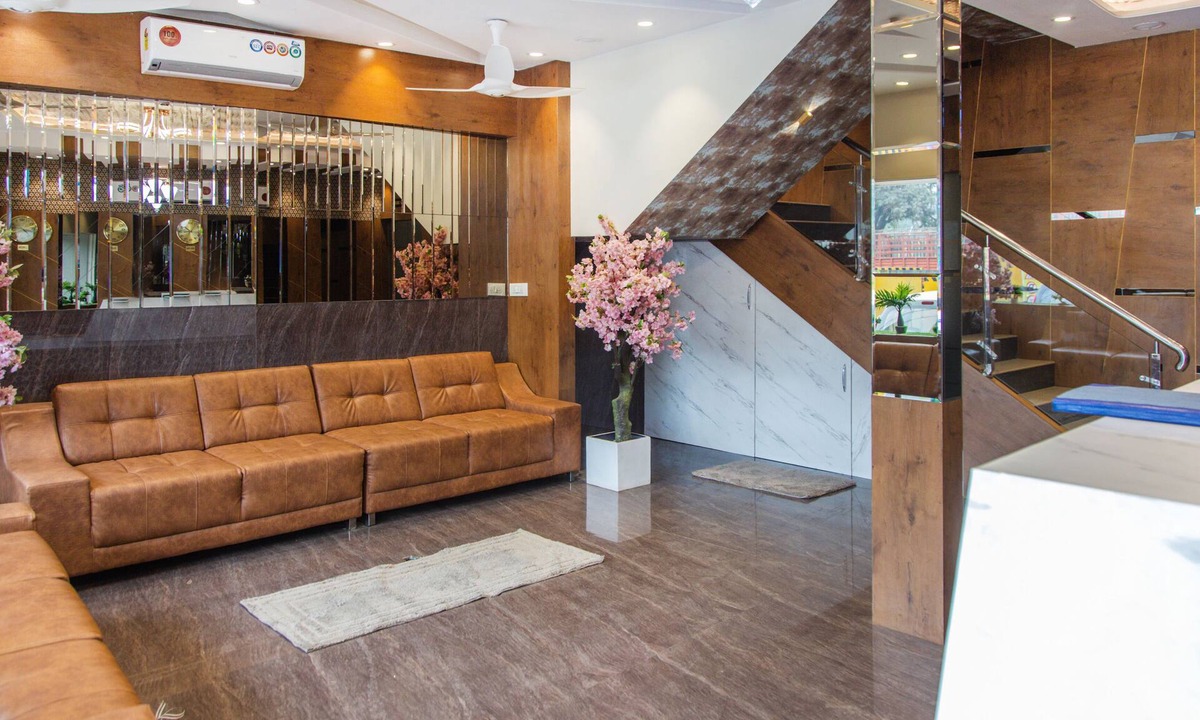 Dharavi Hotel | Hotel Hometown - Near BKC