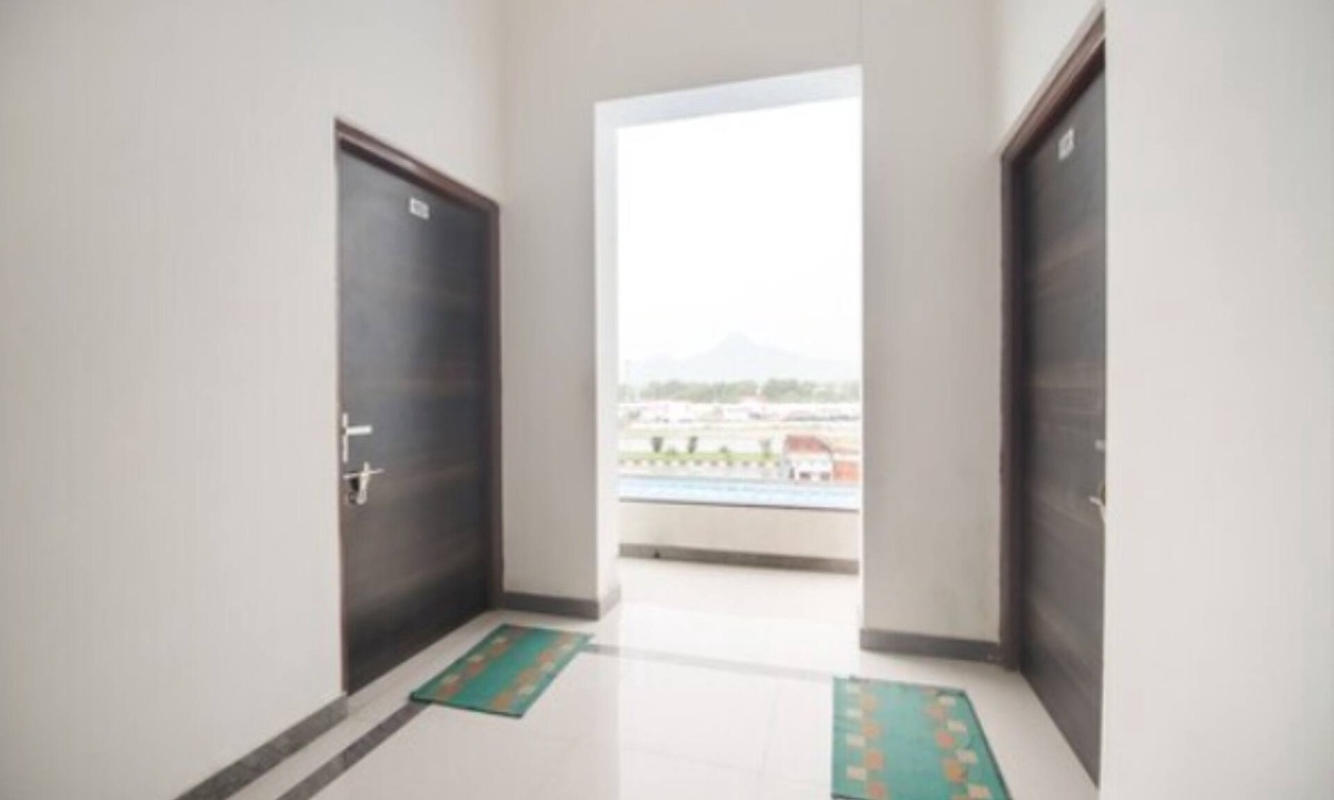 Behror Hotel | Hotel Jhansla By GRB