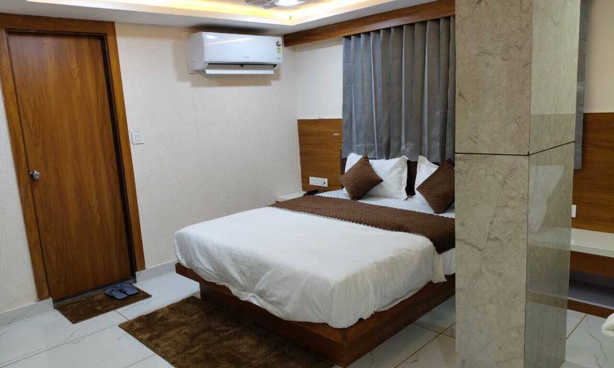 Navrangpura Hotel | Hotel just inn