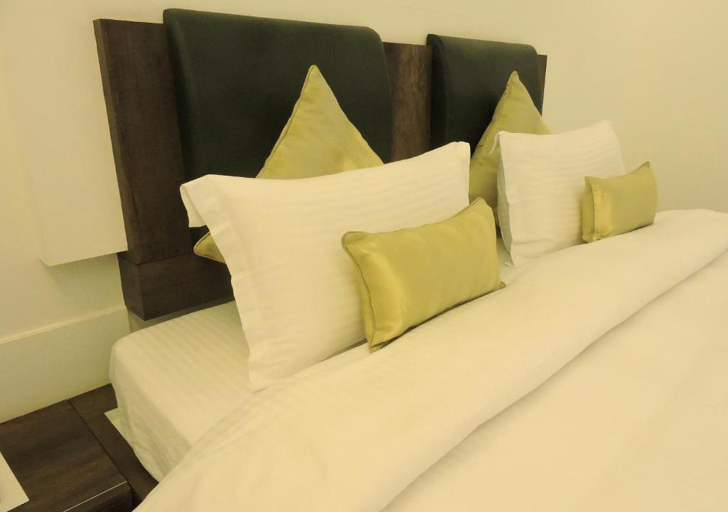 Khambhaliya Hotel | Hotel Kalyan's - Mansingh Inn