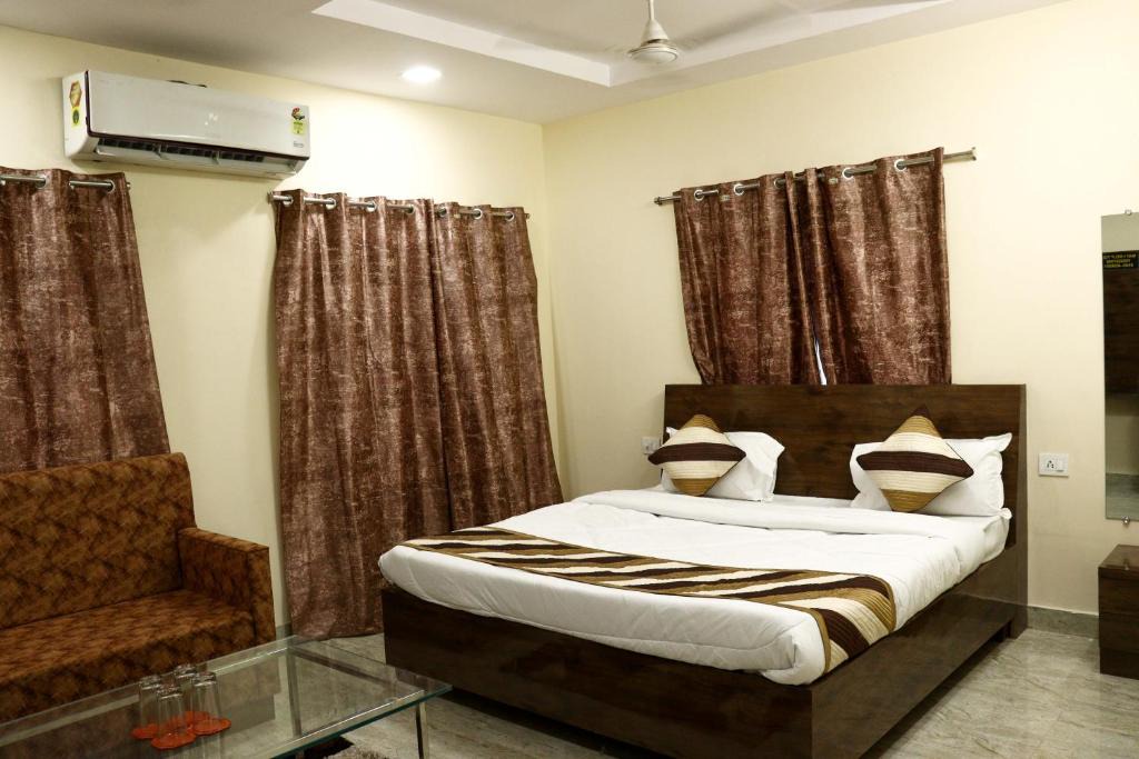 Ajmer Hotel | Hotel King Edward Memorial 50 Mtrs from Railway Station