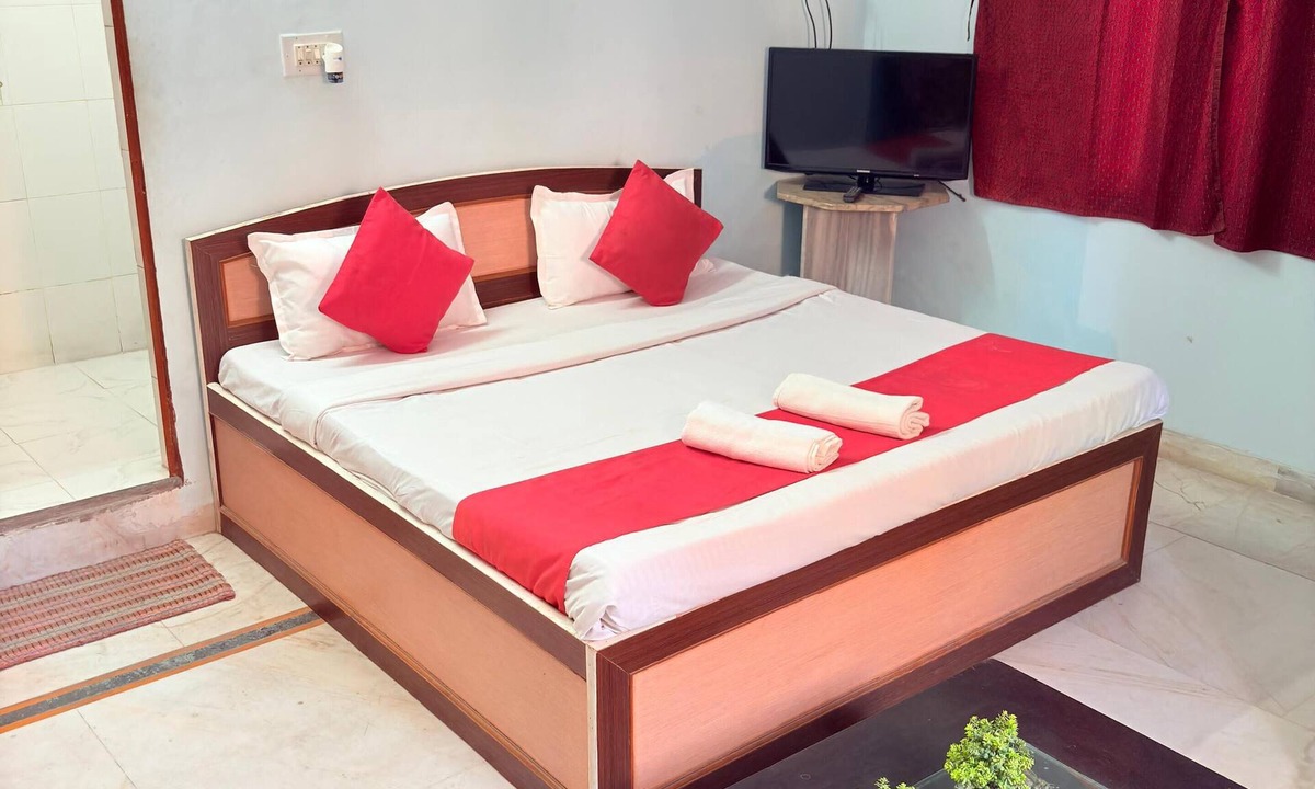 Amer Fort Road Hotel | HOTEL KRISHNAM PALACE