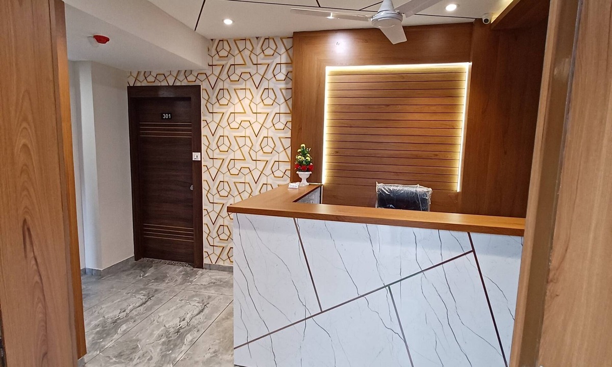 Vastrapur Hotel | Hotel Leela Palace