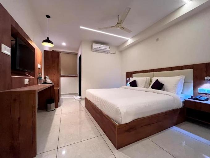 Madiwala Hotel | Hotel LIORA GRAND