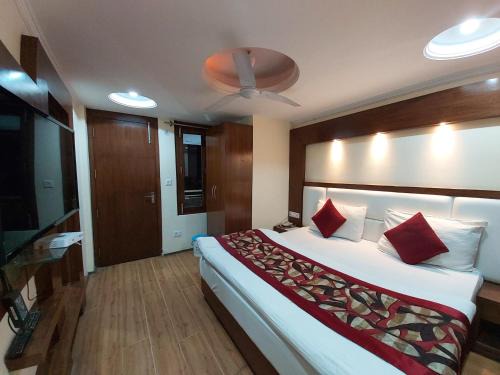 Nainital Hotel | Hotel Moon Nainital - A Luxury Collection - Parking and Lift Facilities - Best Selling