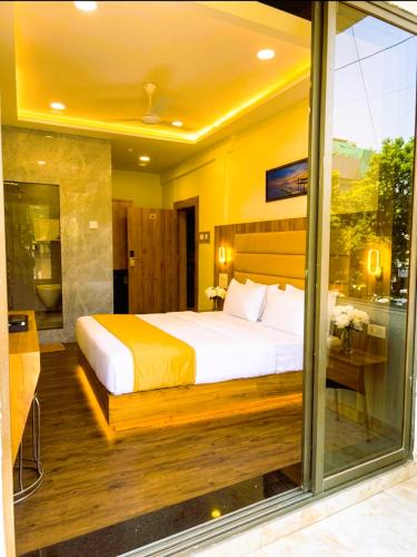 Girgaon Hotel | Hotel National - Grant Road